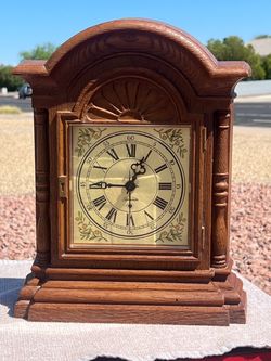 Vintage Sunbeam Mantel Clock – Retro Faux Wood Quartz Clock (Works!)