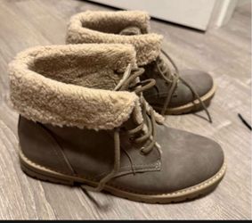 Women’s boots size 8.5