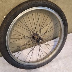 USED FRONT  RIM 20 INCHES  RED LINE  BRAND  GOOD SHAPE  NO WABBLES  SERIOUS BUYERS  HABLO ESPAÑOL TANBIEN  RIN DE ENFRENTE  RED LINE  TAMNO  20 PULGAD