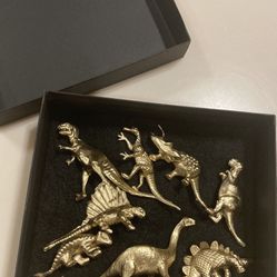small gold Dinos, great as cake toppers