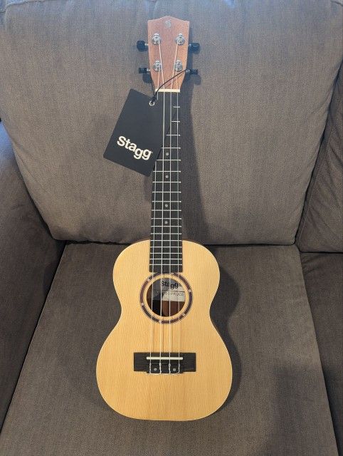 Stagg UC-30 SPRUCE Ukulele w/ Gig Bag And Unopened Strings