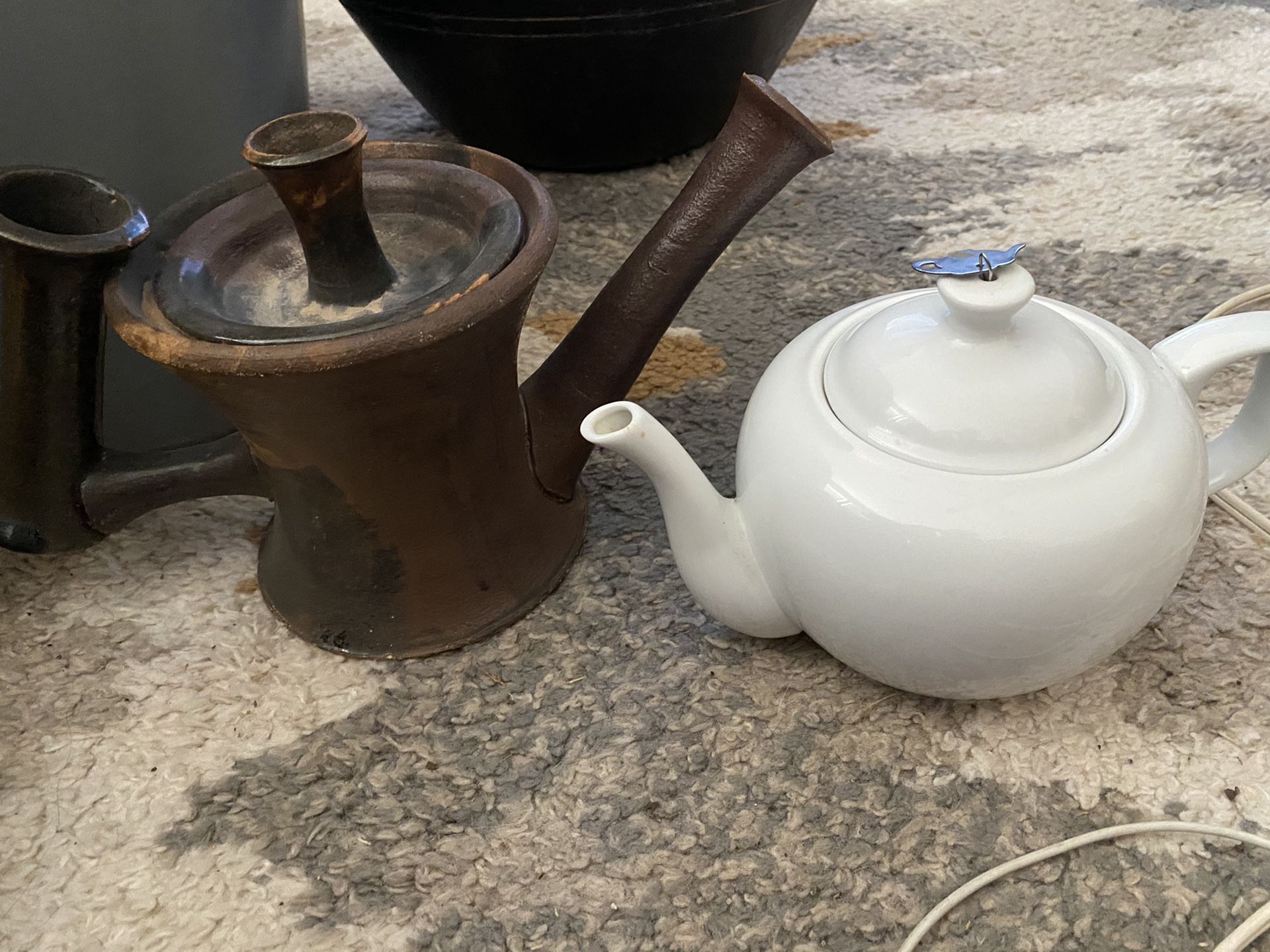 2 different tea pots