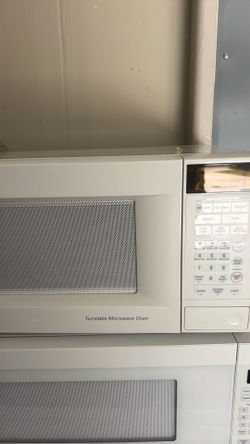GE white countertop microwave