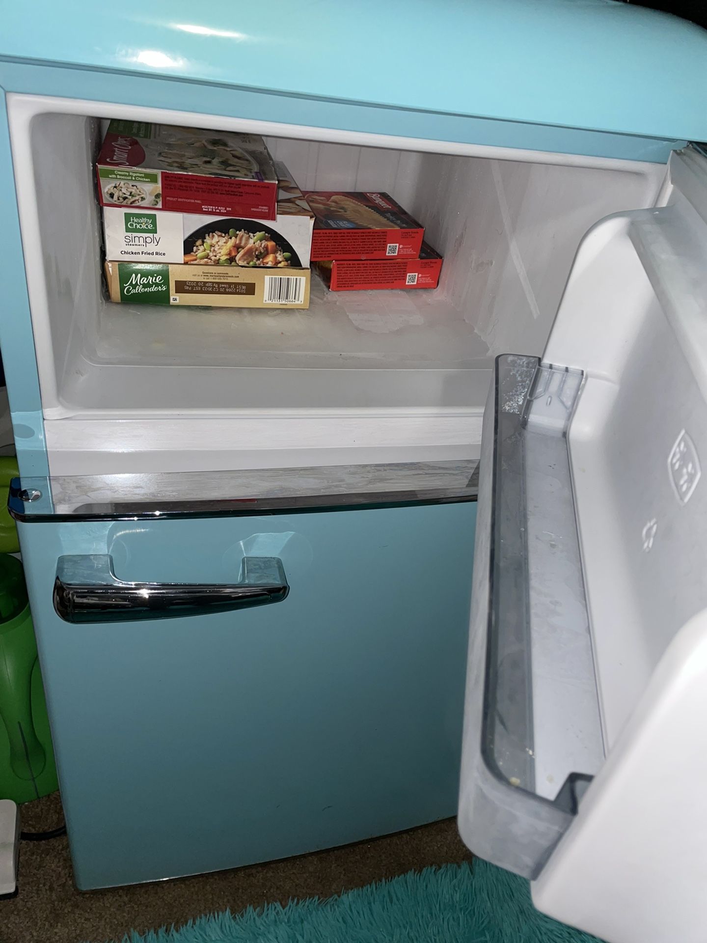 Pending Pick Up )Retro Blue Galanz Mini Fridge And Microwave Set for