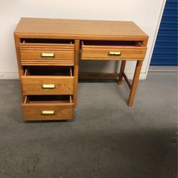 44”wx19”dx30”h Office desk very good condition￼