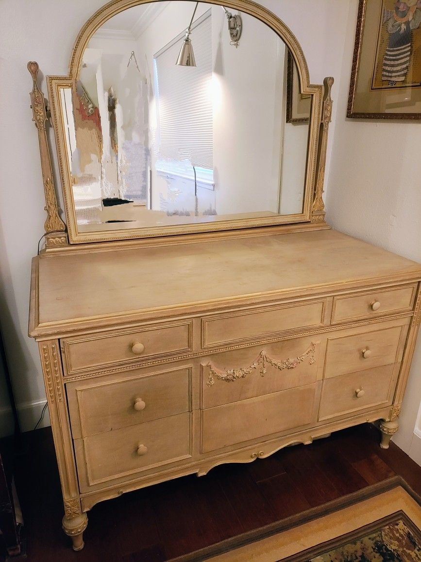 Antique Bedroom Furniture Set