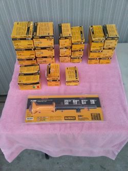 DEWALT P-1000 FASTENING TOOL AND POWDER DRIVE PINS.