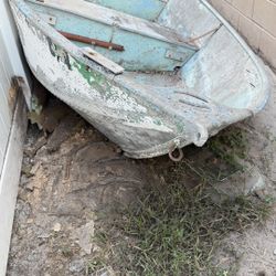 14ft Aluminum Boat With Title. For Project Or Scrap
