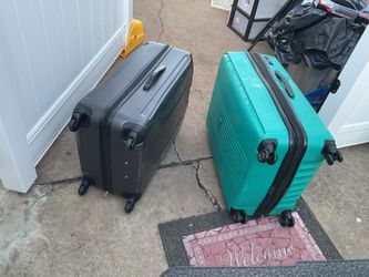 Two  Big Traveling Luggages In Very Good Conditions ( Missing The Pull Out Handle) ( NO SHIPPING) One For $15 Or Two For $25