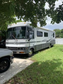 2000 Winabago Adventure