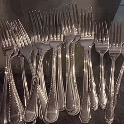 Set of 16 Forks