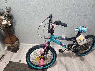Kend Bike Bmx Girl 20 new Ready to ride good condition I'm located walnut and Craig check my page