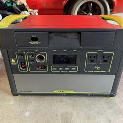 Yeti1000 Lithium Portable Power Station and 25a fast charger