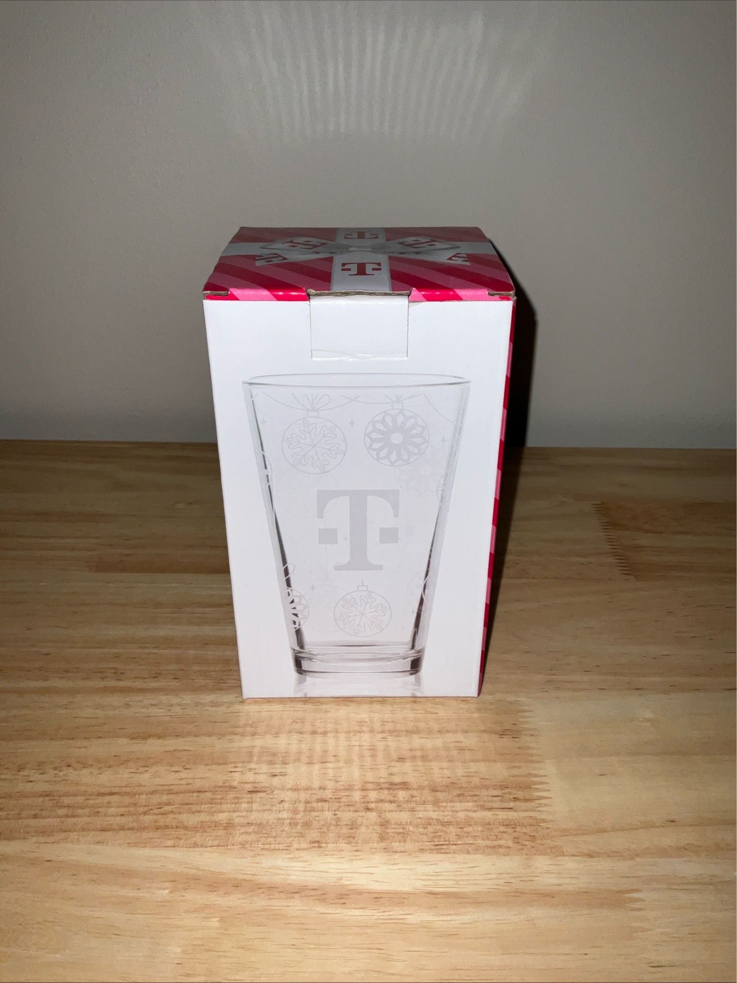 T-Mobile Tuesdays Christmas Holiday 16 oz Glass Cup Pint Glass New in Box