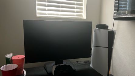 Ps5 w/monitor and streaming camera