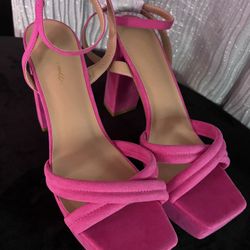 Women’s Heels Size 8.5 Brand New Fuchsia Color