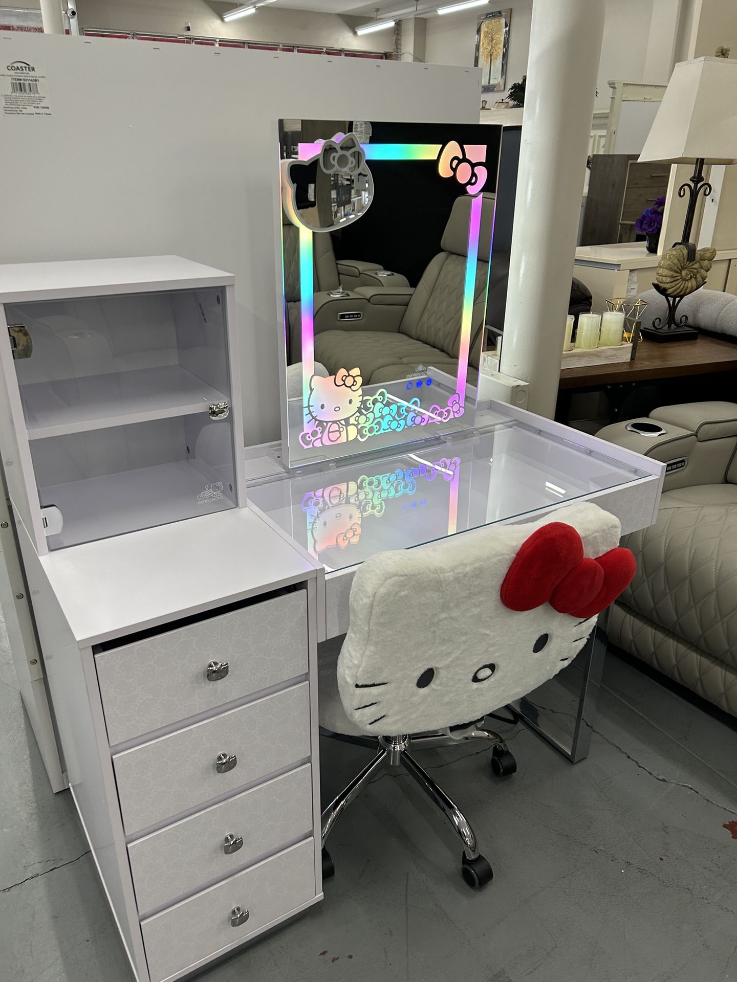 Hello Kitty Vanity Same Day Delivery for Sale in Sacramento, CA - OfferUp