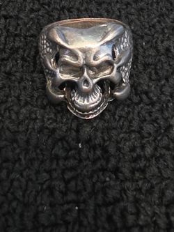 Skull ring