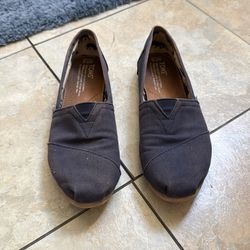 Women’s Toms Size 7.5