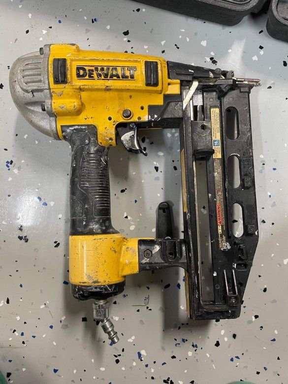 Dewalt DWFP71917 16 Ga. Precision Point Finish Nailer, 1-1/4” to 2-1/2”
