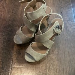 Grayish / Brown Strapped Wedge 