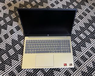 HP Laptop - 15.6” Full HF Touch Screen - 8GB | Natural Silver