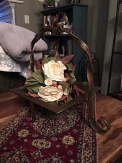 Metal with bronze color centerpiece or server