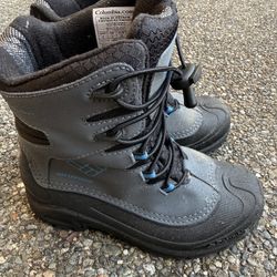 Columbia Boys Snow Boots Size 4