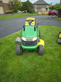 John Deere Riding Lawn Mower