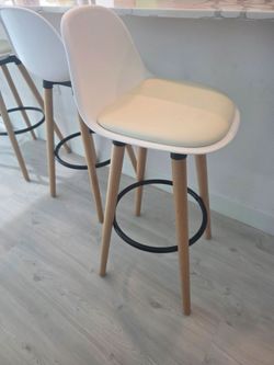 4 white bar chairs