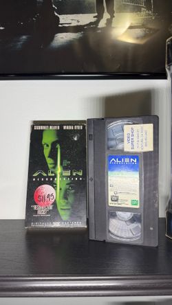 Vintage 1997 Alien Resurrection VHS Movie Horror / SCI-FI