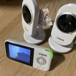 VTech - 2.8” Digital Video Baby Monitor with Night Light - w/Two Cameras
