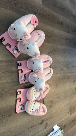Hello Kitty Slippers size medium 7/8 and large 9/10 new