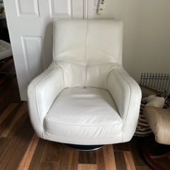 Gorgeous White Leather Powered Electric Recliner With Matching Chair And Table Retail $5400