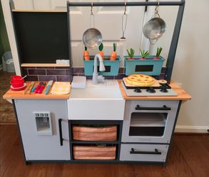 KidKraft Play Kitchen and Food