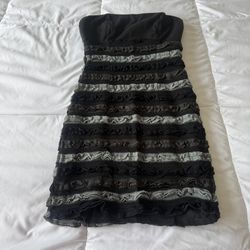 Strapless Textured Ruffle Bodycon Dress with Built-In Padded Bra – Black & Gray Tiered Knit – Worn Once - Small neckline Built-In Padded bra for suppo