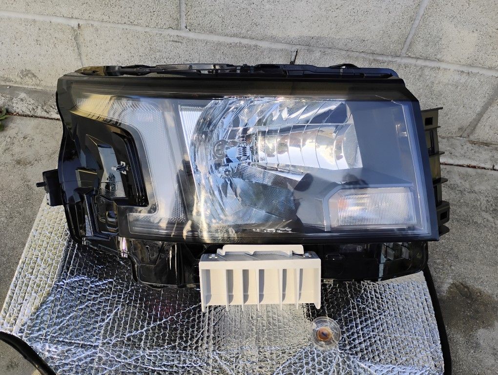 2022 2023 2024 2025 Nissan Frontier Halogen DRL LED Right Side Headlight OEM