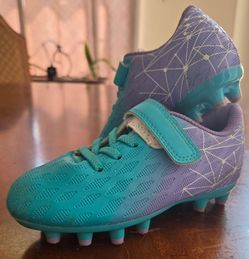 Children's purple and blue soccer shoes