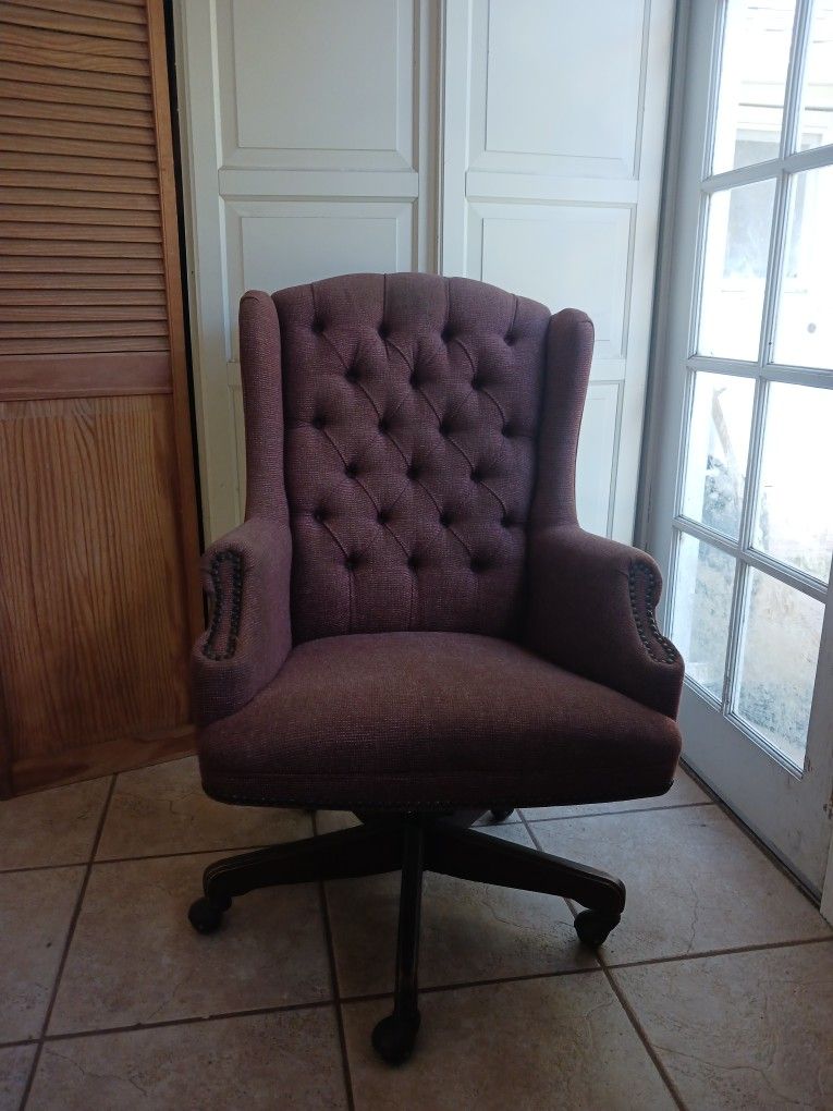 Desk /  Executive Office Chair