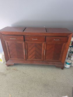 Dresser