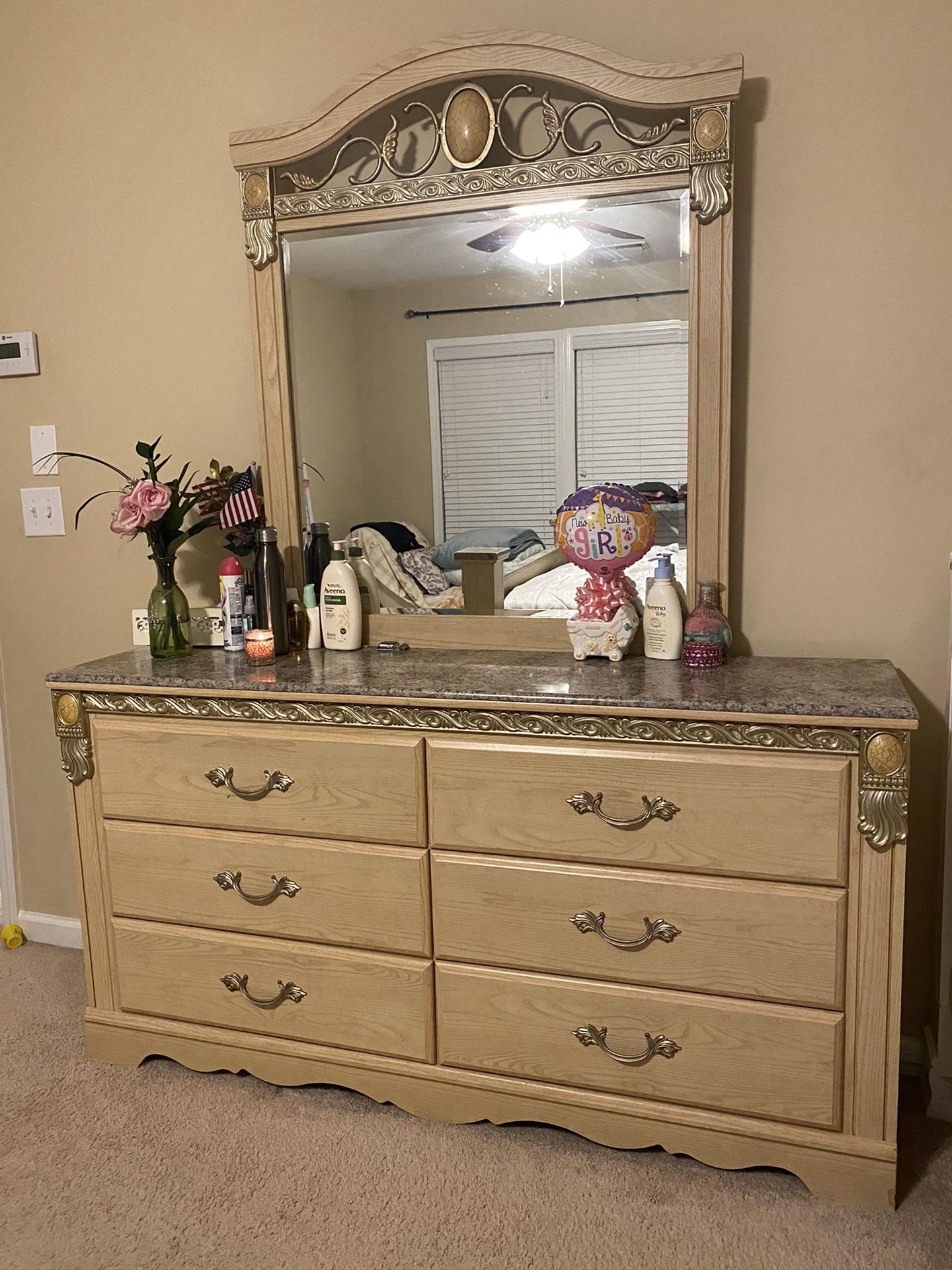 Used Queen Bedroom Set (Includes Headboard, Footboard, Rails, Dresser
