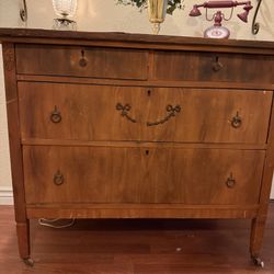 Dresser 