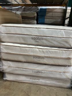 King size Saatva classic Eurotop mattress$599