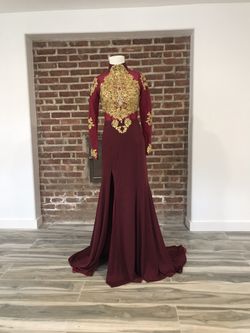 New Sz8 Dark Red Formal Pageant dress with side slit