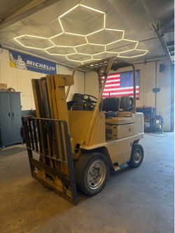 Caterpillar Forklift V50B 5000lbs  3 Teir