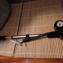 HAND HELD BIKE PUMP WITH PSI GAGE USED