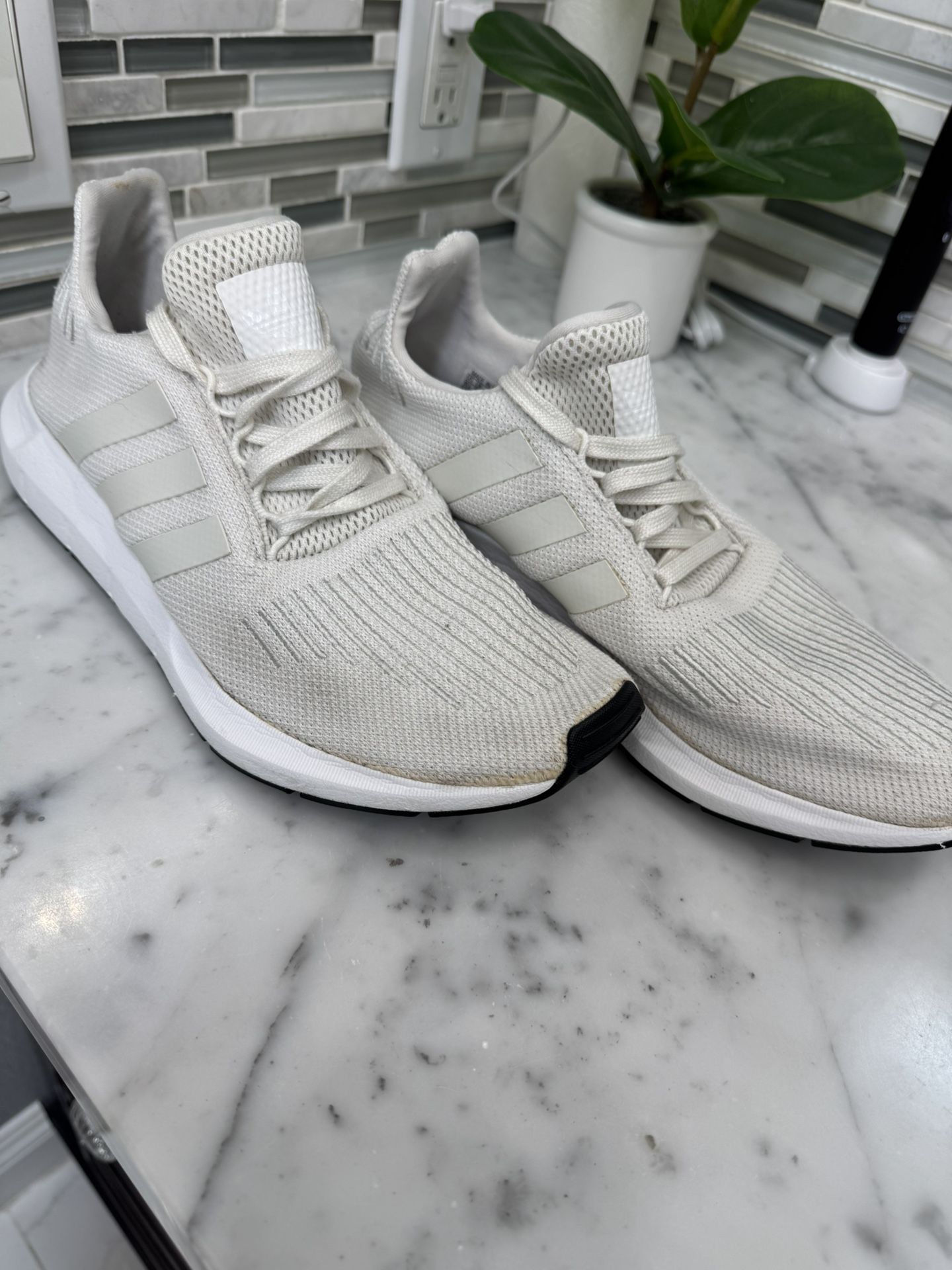 Adidas Swift Run Size Mens 10.5