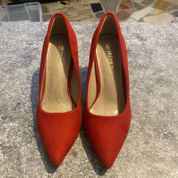 Red Suede Pointed Toe Pumps Classic Stiletto Heels size 5.5, New without box.