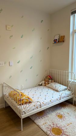 IKEA MINNEN Extendable Kids Bed + INNERLIG Mattress – Excellent Condition