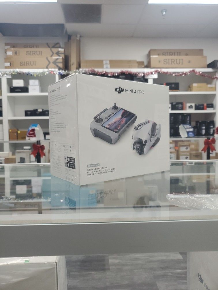 DJI Mini 4 Pro Fly More Combo Plus (RC 2) (11/19)
